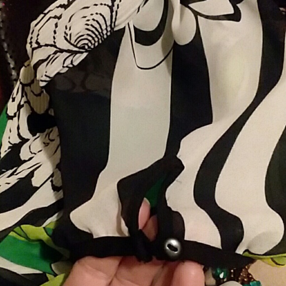 Top, Nicola Short Sleeve Green Spring Pattern Blouse - Picture 6 of 6